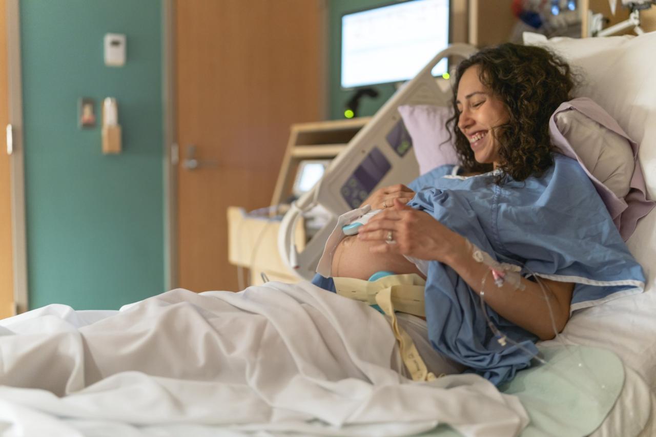 labor-and-delivery_pregnant-woman-in-hospital