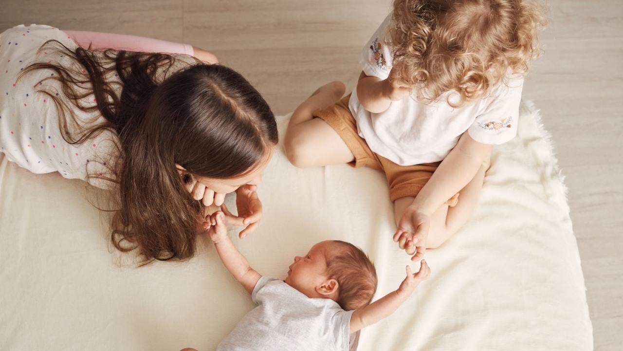 Introducing a New Baby to Older Siblings